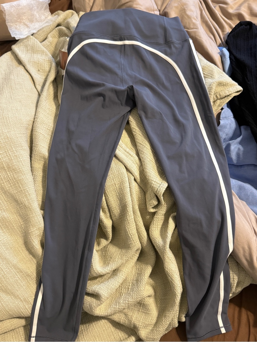 Vuori Navy Leggings with White Side Stripe - Picture 4 of 5